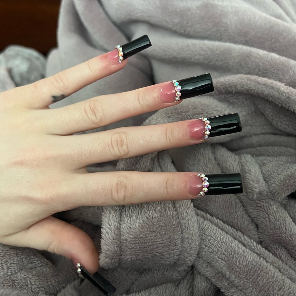 Elegant Black Press-On Nails with Rhinestone Accents